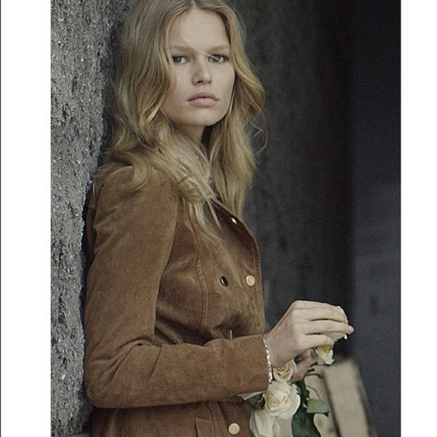 Anna Ewers Mango