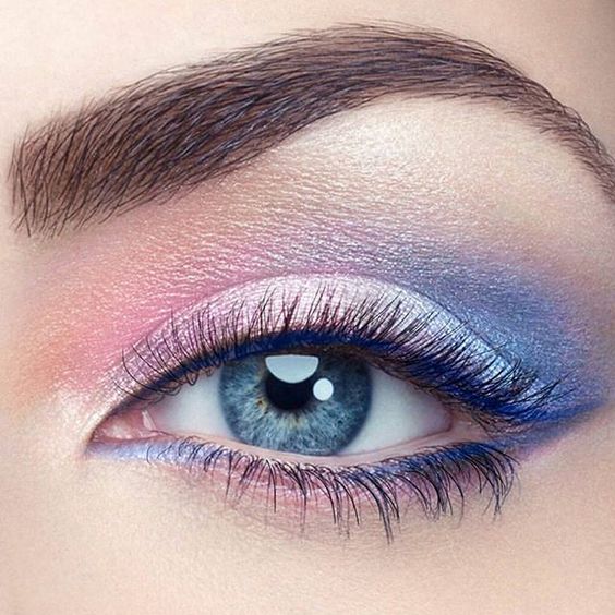 Trucco occhi rosa e azzurro