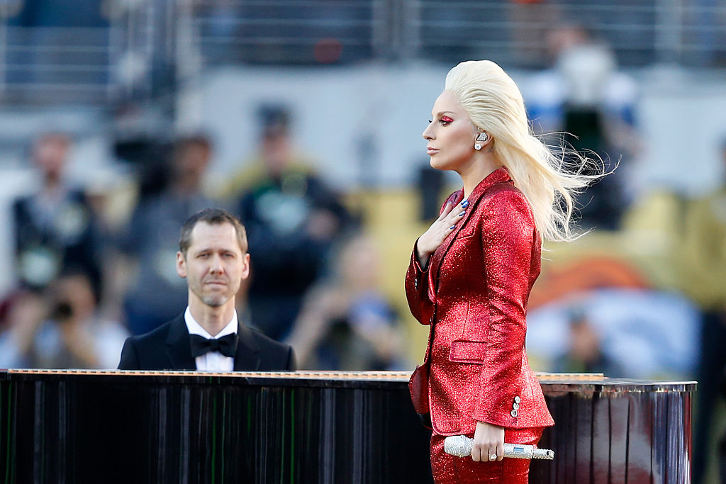 SuperBowl 2016, Lady Gaga prima di iniziare a cantare l'inno