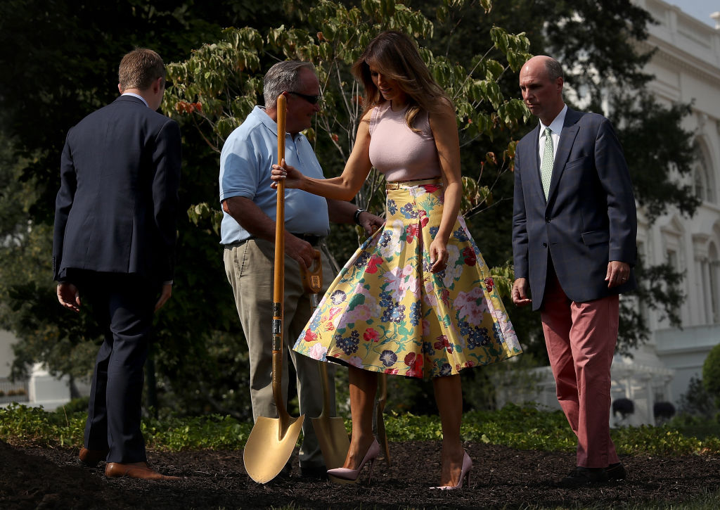 Melania Trump in Valentino e scarpe con il tacco