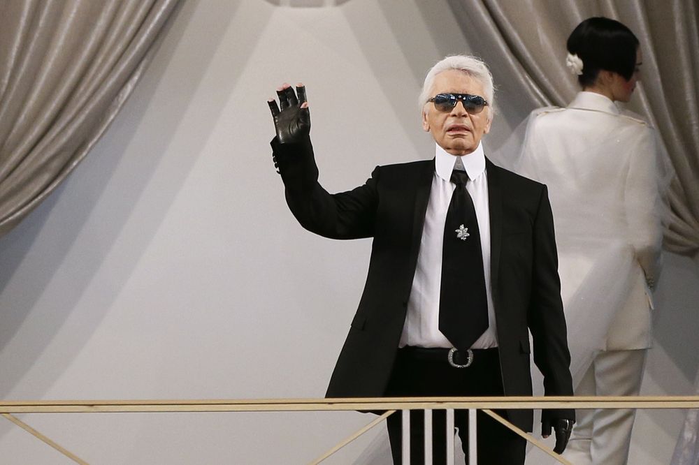 Karl Lagerfeld presenta la collezione Chanel Haute Couture autunno-inverno 2016