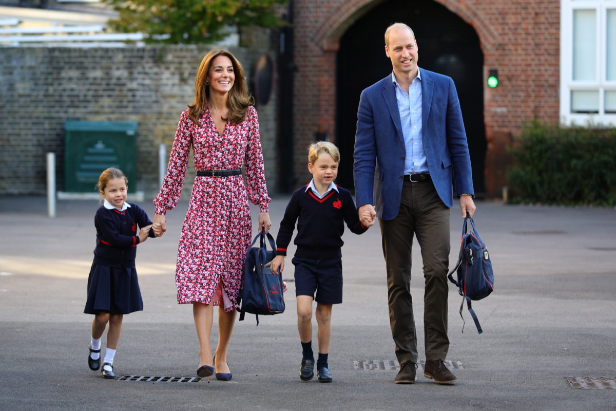 Look Kate Middleton primo giorno di scuola George e Charlotte