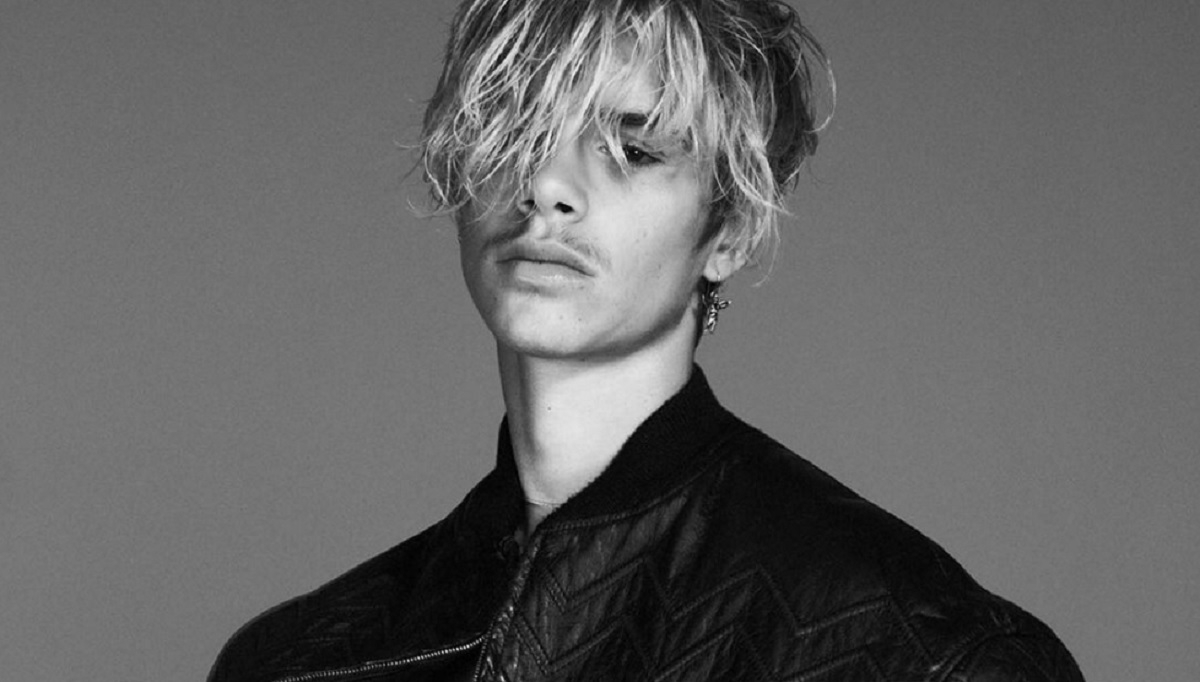 Saint Laurent sceglie Romeo Beckham per l’adv autunno-inverno 2021 2022