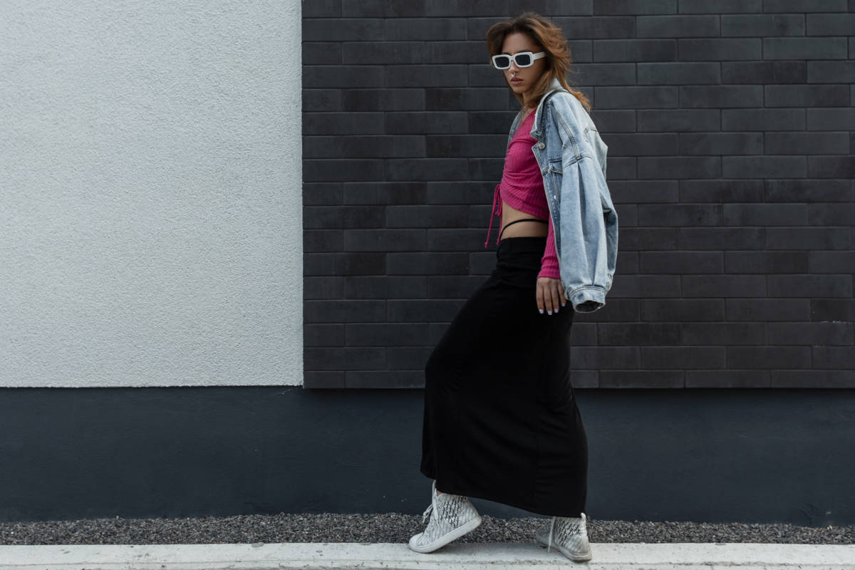 ragazza con maxi skirt streetstyle