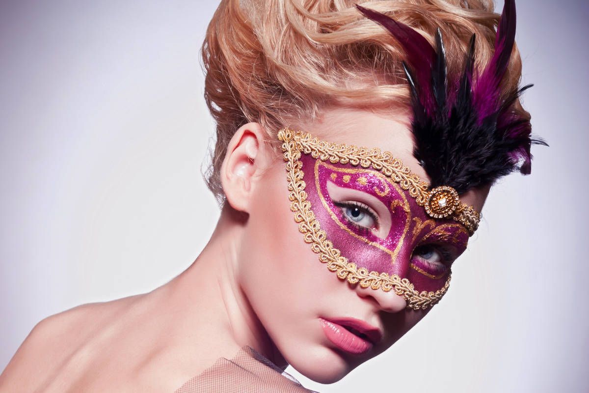 donna con maschera di venezia