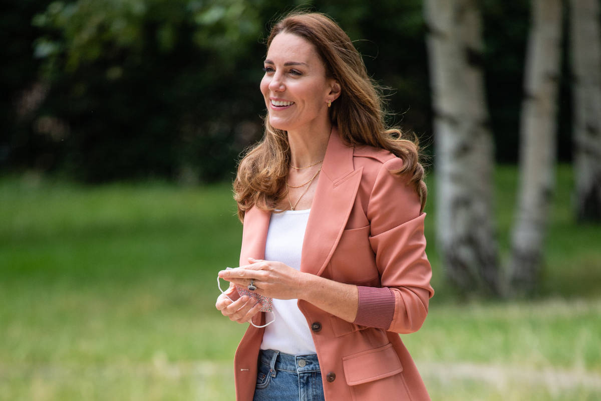 Kate Middleton, blazer salmone stile casual