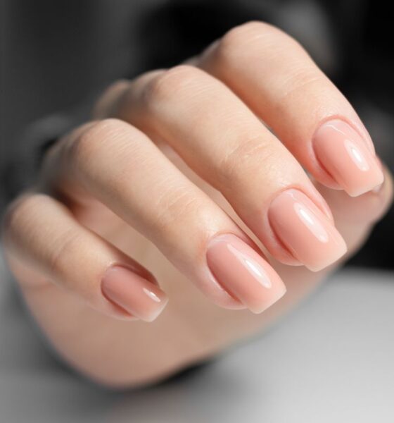 Unghie primavera beige nude