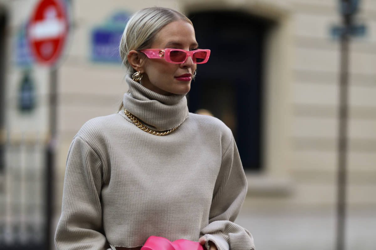 Leonie Hanne, occhiali Gucci rosa