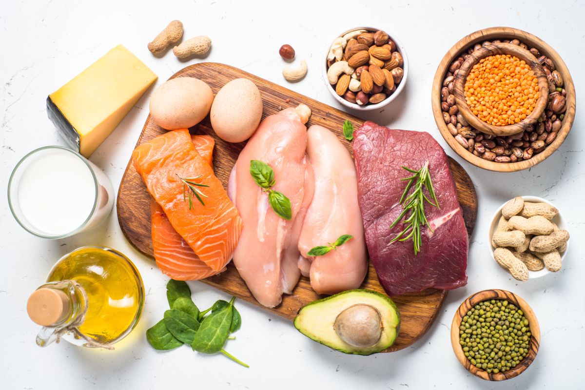 Proteine: carne, pesce, formaggio, frutta secca, verdure