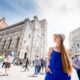 ragazza turista piazza cattedrale santa maria del fiore firenze toscana