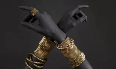 Tendenze accessori estate 2023: bracciali oro e argento, come indossare