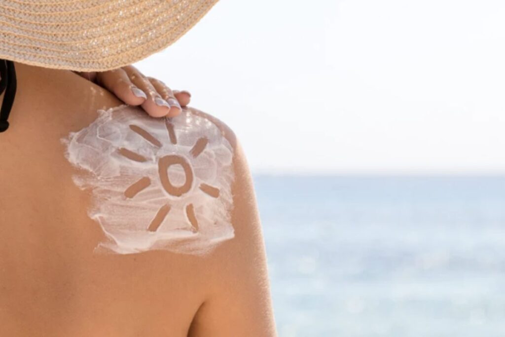 I dermatologi avvertono che non basta solo la protezione solare per prevenire l’invecchiamento cutaneo e la formazione di rughe.