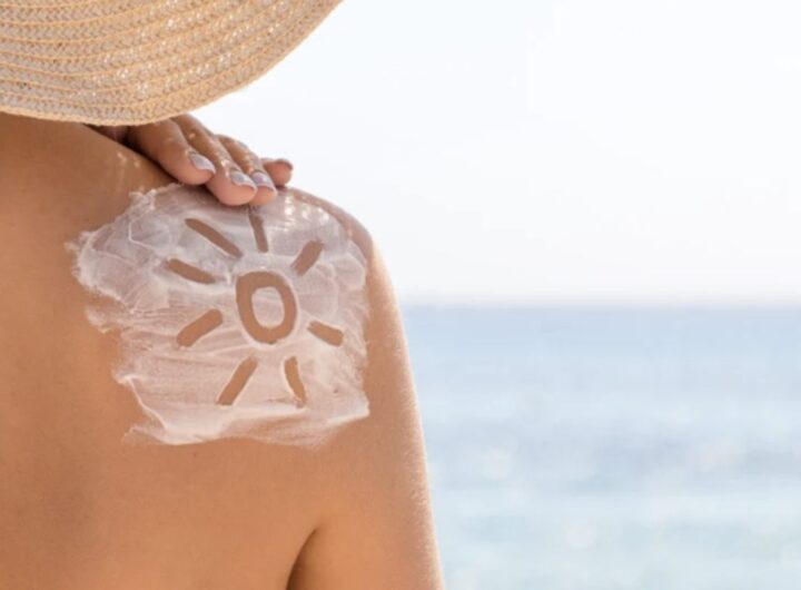 I dermatologi avvertono che non basta solo la protezione solare per prevenire l’invecchiamento cutaneo e la formazione di rughe.