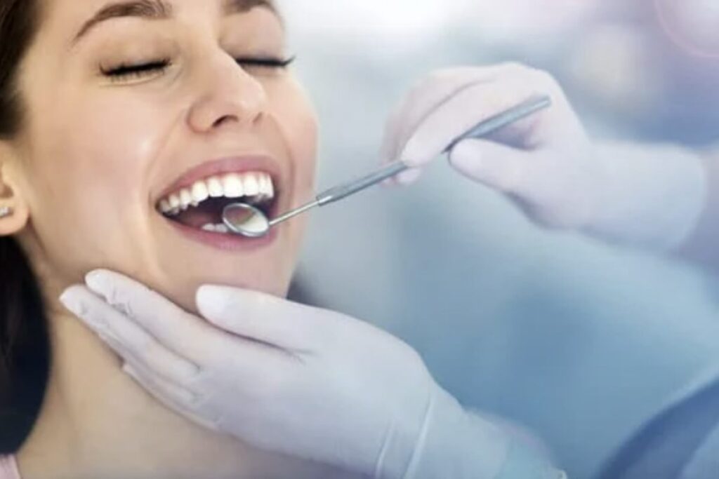 Sebbene il bicarbonato di sodio sia un rimedio popolare per lo sbiancamento dentale, esistono altri metodi e prodotti che possono offrirti