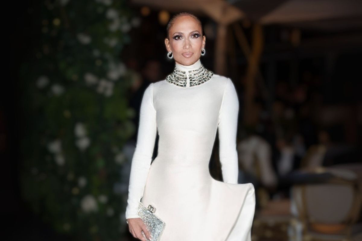 Perché sono tutti pazzi dell'outfit di Jennifer Lopez