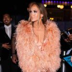 Perché sono tutti pazzi dell'outfit di Jennifer Lopez