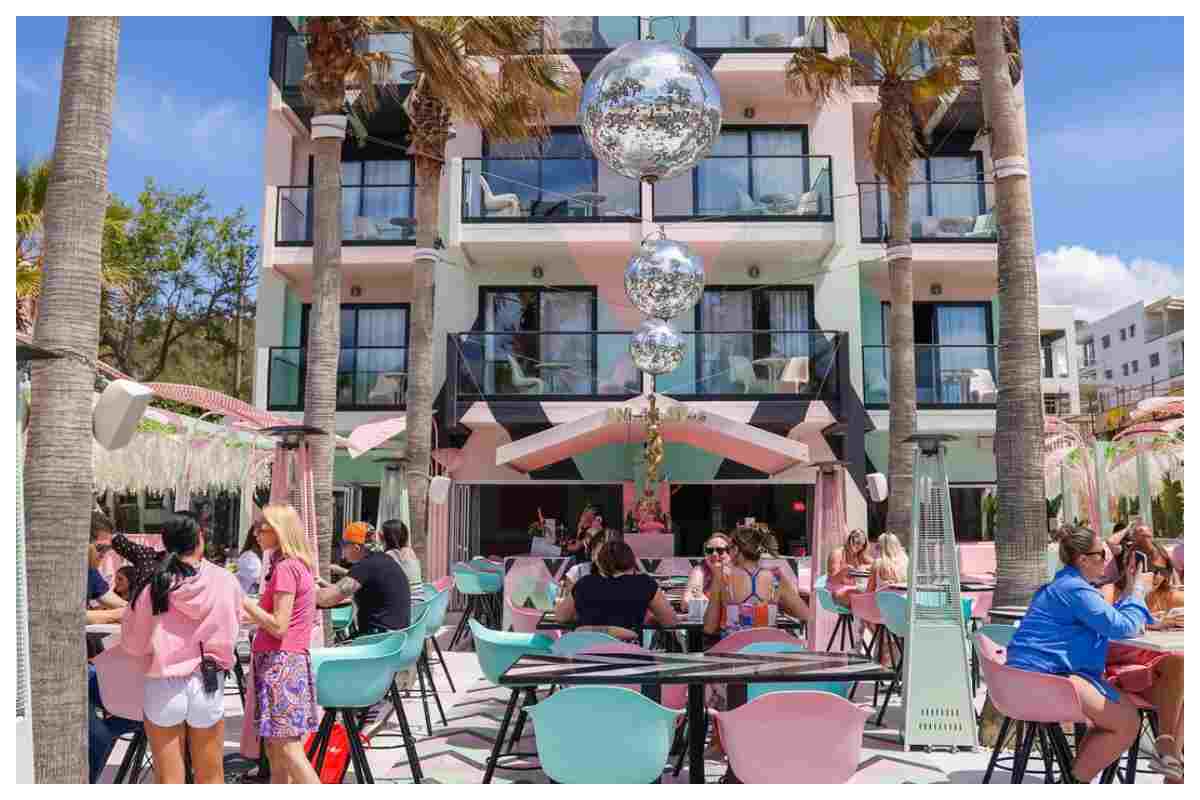 wikiwoo_ibiza hotel tutto rosa