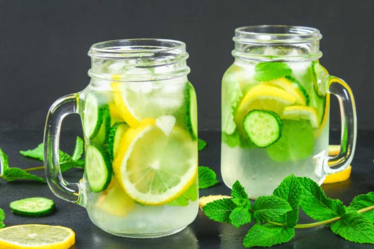 Bevanda con chia e limone