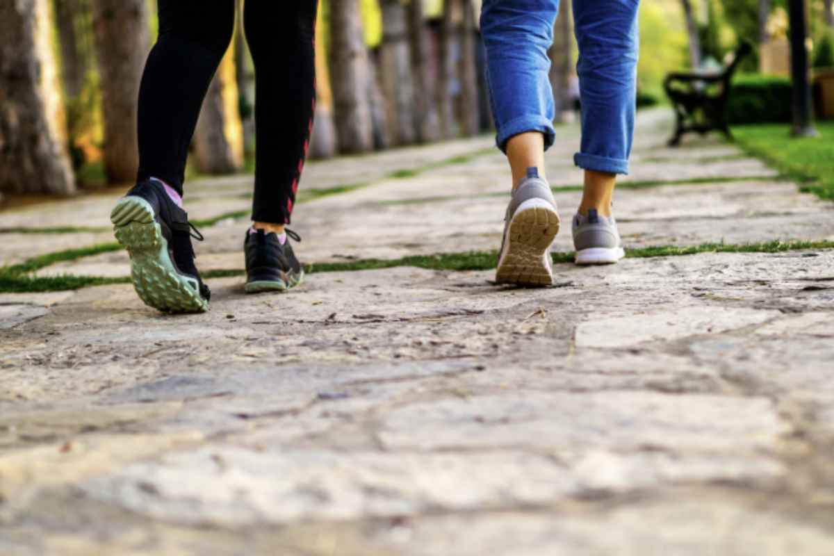 Gli studi più recenti suggeriscono di praticare la camminata alternata per almeno 30 minuti, 3-4 volte a settimana.