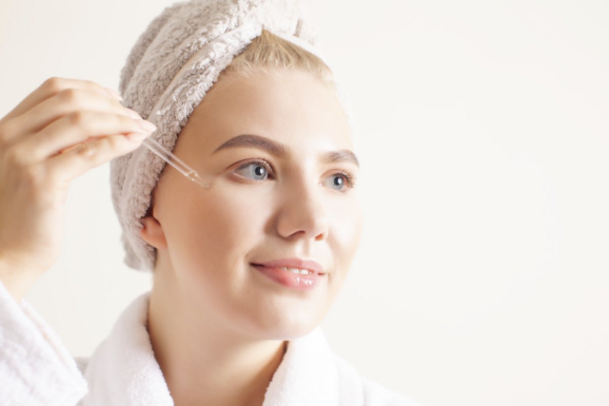 Il segreto di questo siero risiede nella sua formulazione avanzata, che abbina un liposoma retinico al 2%, una forma di retinoide