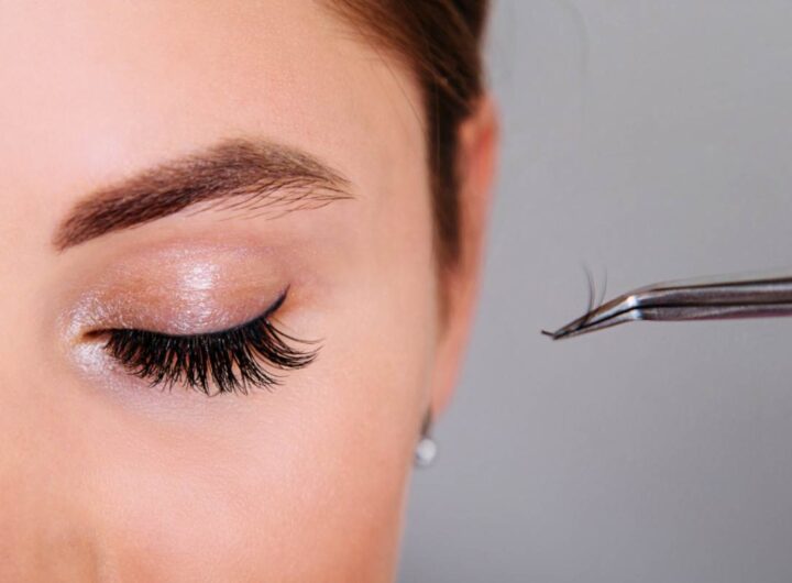 Tra le soluzioni più ambite c’è il microblading, una tecnica di tatuaggio cosmetico semipermanente molto precisa ma che richiede