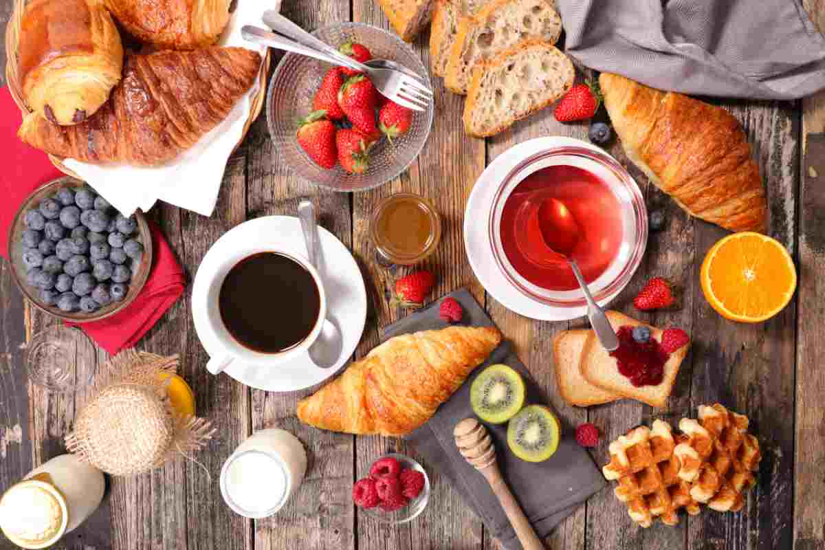 Cornetto, cappuccino, fette biscottate...cosa mangi a colazione?