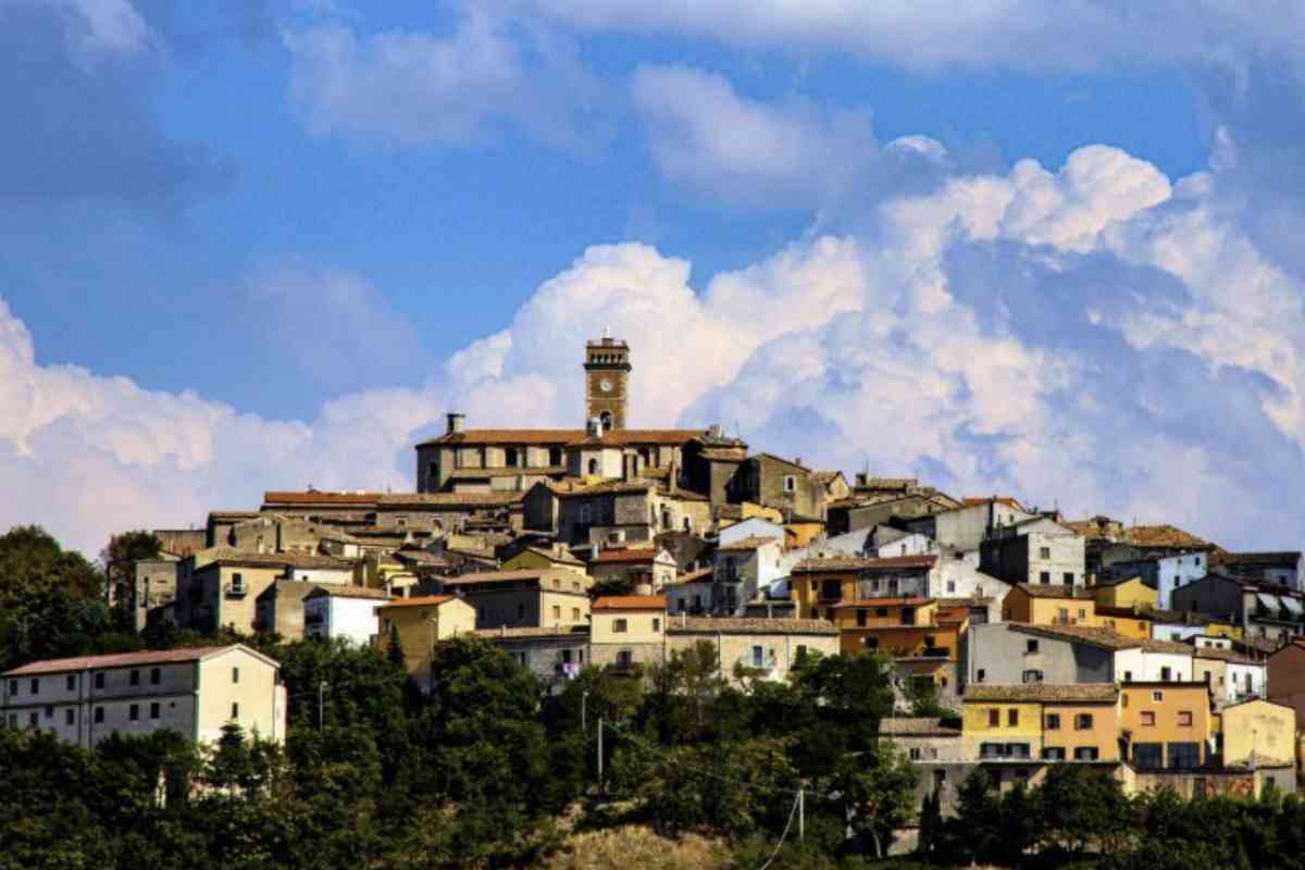 La storia di Forenza è profondamente intrecciata con la leggenda dei Cavalieri Templari, ordine religioso-cavalleresco nato nel XII secolo