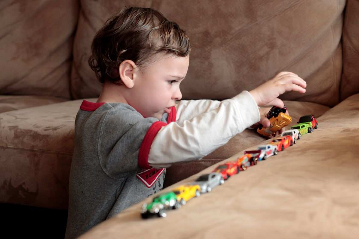 se tuo figlio cammina così potrebbe avere lo spettro autistico