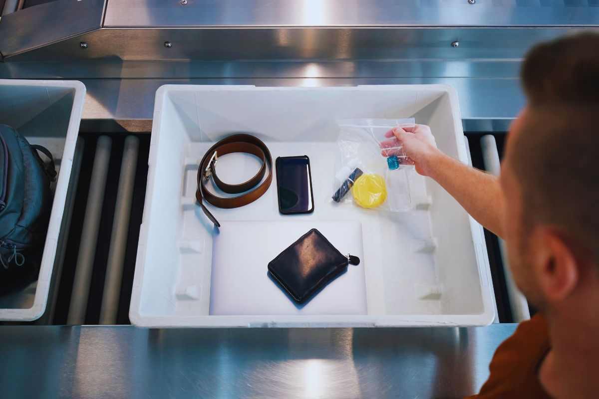 Cosa si rischia di dimenticare ai controllid i sicurezza in aereoporto - fashionblog.it