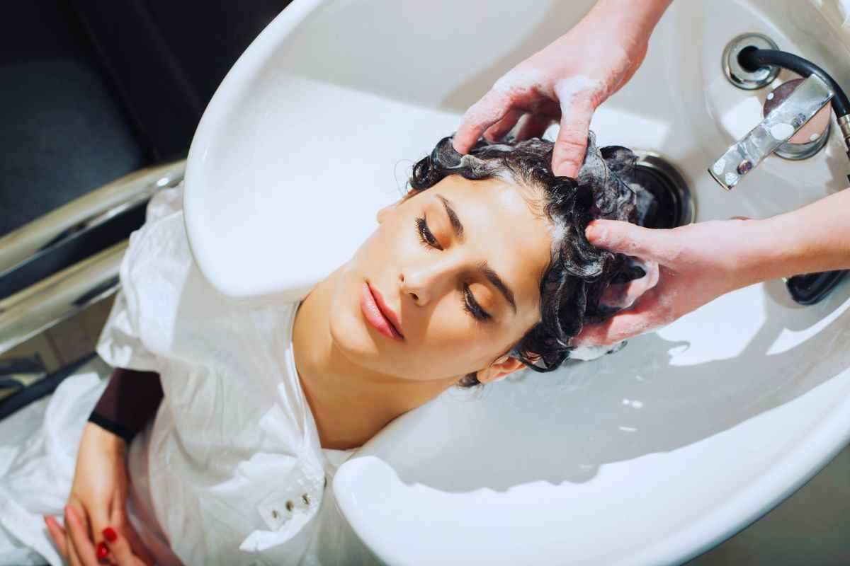 lavaggio capelli: ogni quanto tempo?