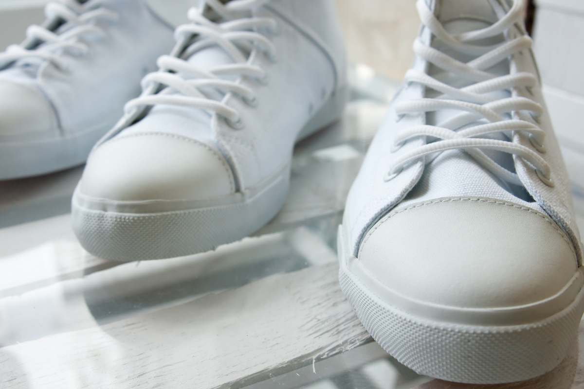 togliersi scarpe senza slacciarle cosa significa