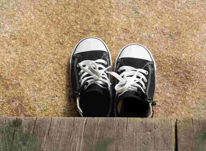 togliersi scarpe senza slacciarle cosa significa