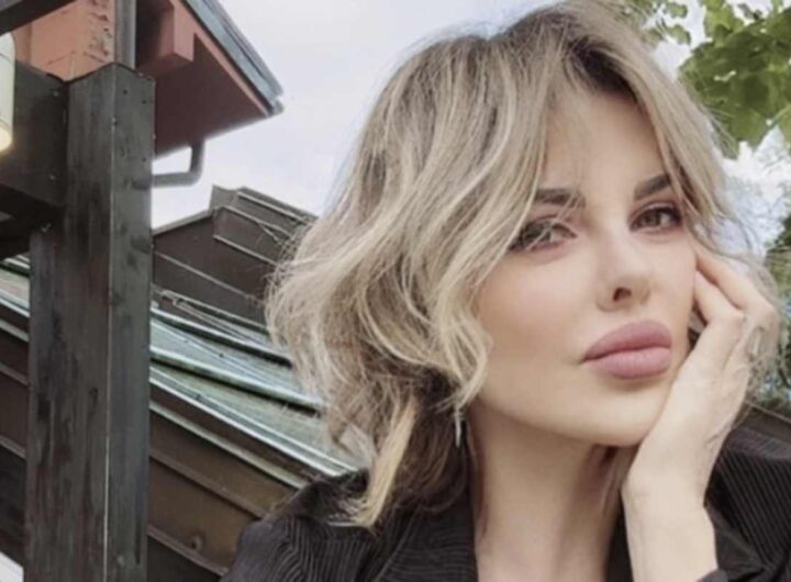 Grazie a un mix di allenamento costante, stile di vita sano e trattamenti estetici mirati, la showgirl torinese mantiene una silhouette tonica