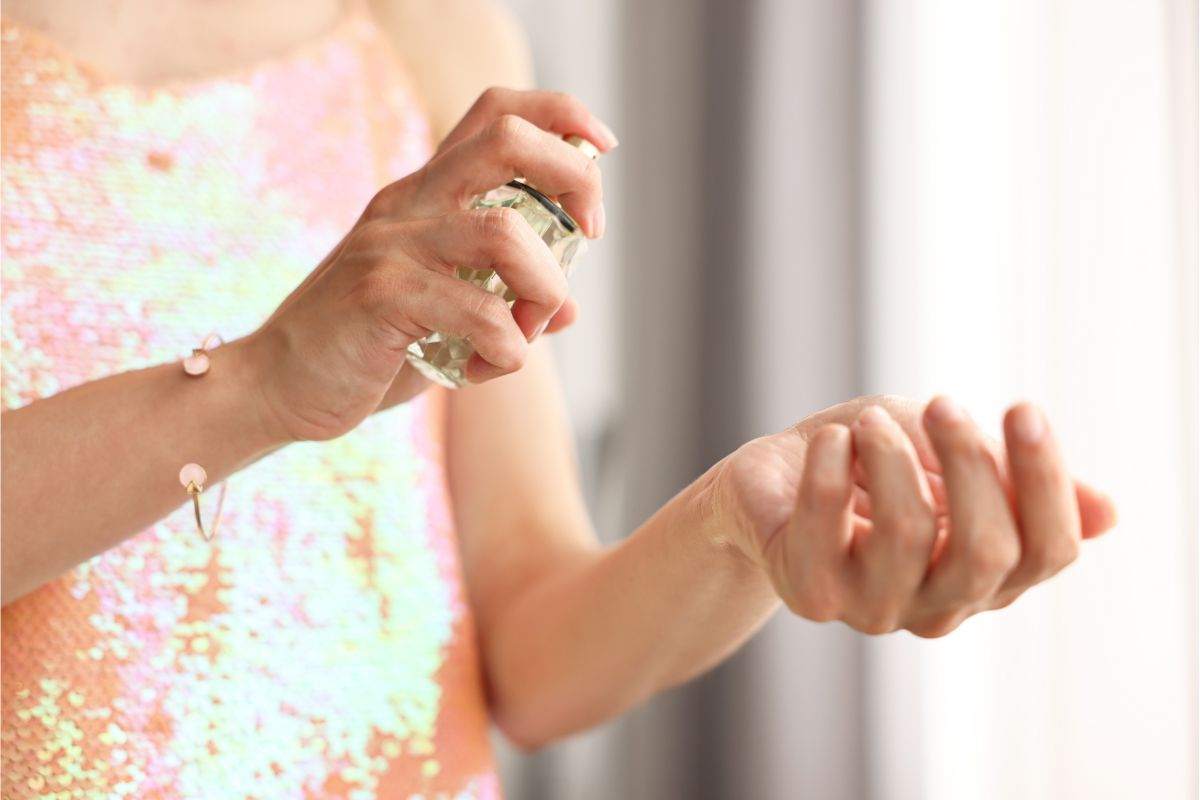 Perché mettere il profumo sui polsi?