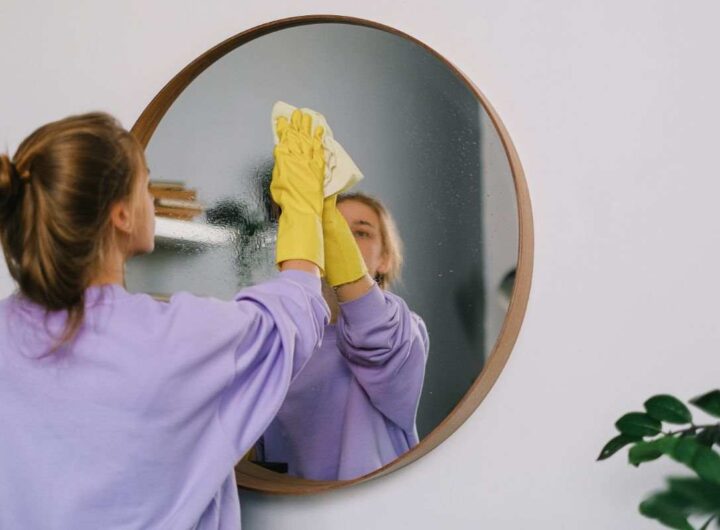 Come rimuovere le macchie e gli aloni con rimedi naturali