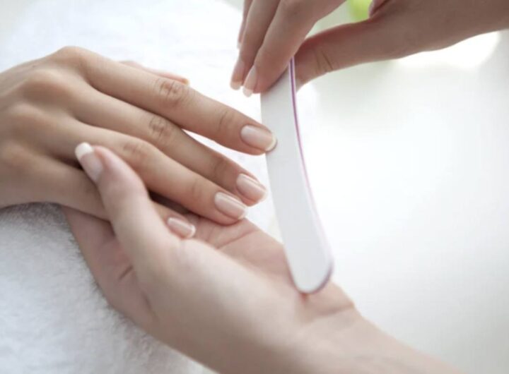 Per questo motivo, curare le unghie con una manicure fai da te è una pratica sempre più apprezzata, soprattutto quando il tempo o l’occasione rendono difficile