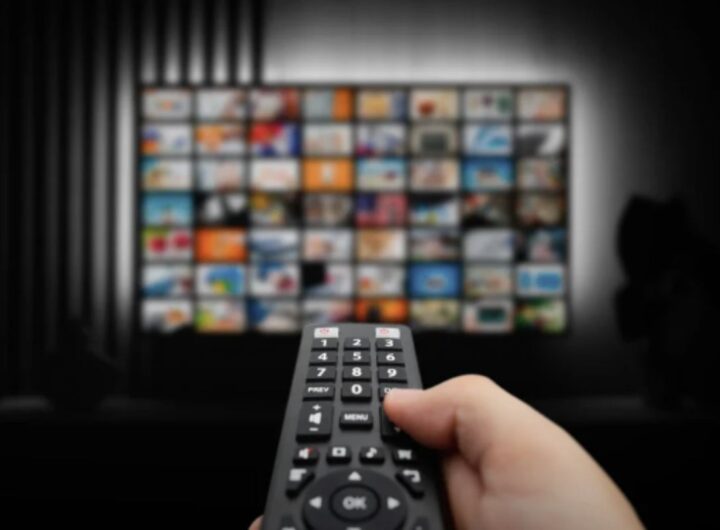 Molti utenti non conoscono l’esistenza di un pulsante sul telecomando della propria smart TV che permette di accedere direttamente a Rakuten TV