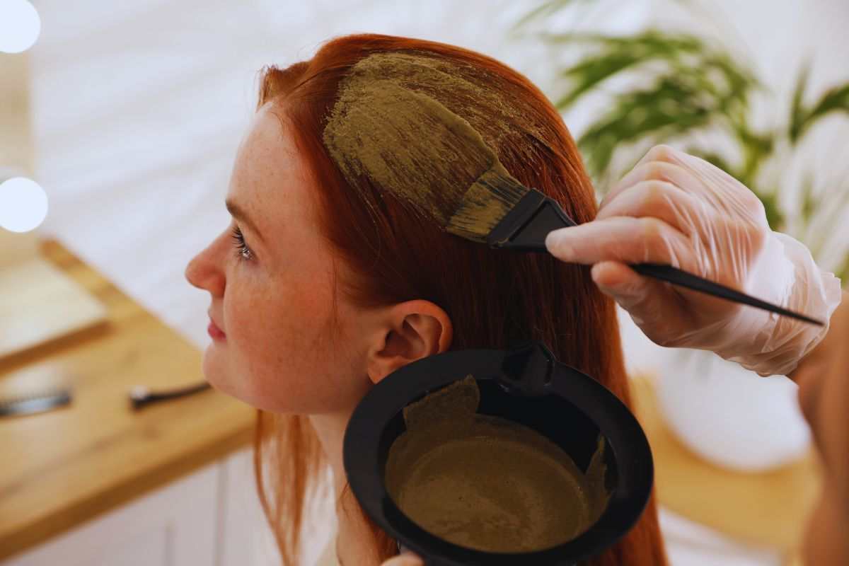 l'hennè per coprire i capelli grigi