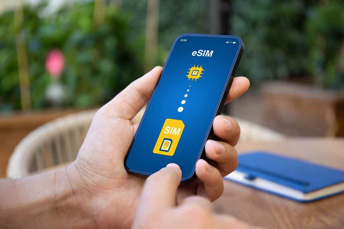 addio costi roaming internet e chiamate: arriva l'eSIM di revolut