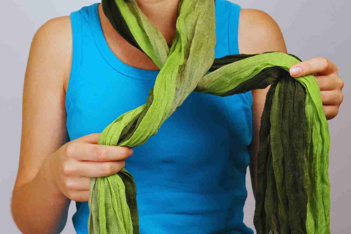 come indossare il foulard