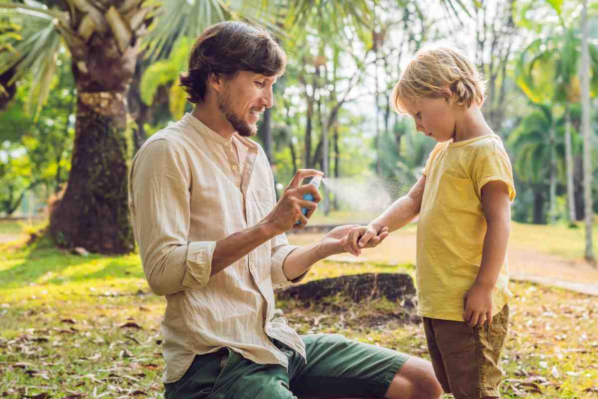 repellenti anti-zanzare bambini: secondo Altroconsumo solo 1 è il miglore