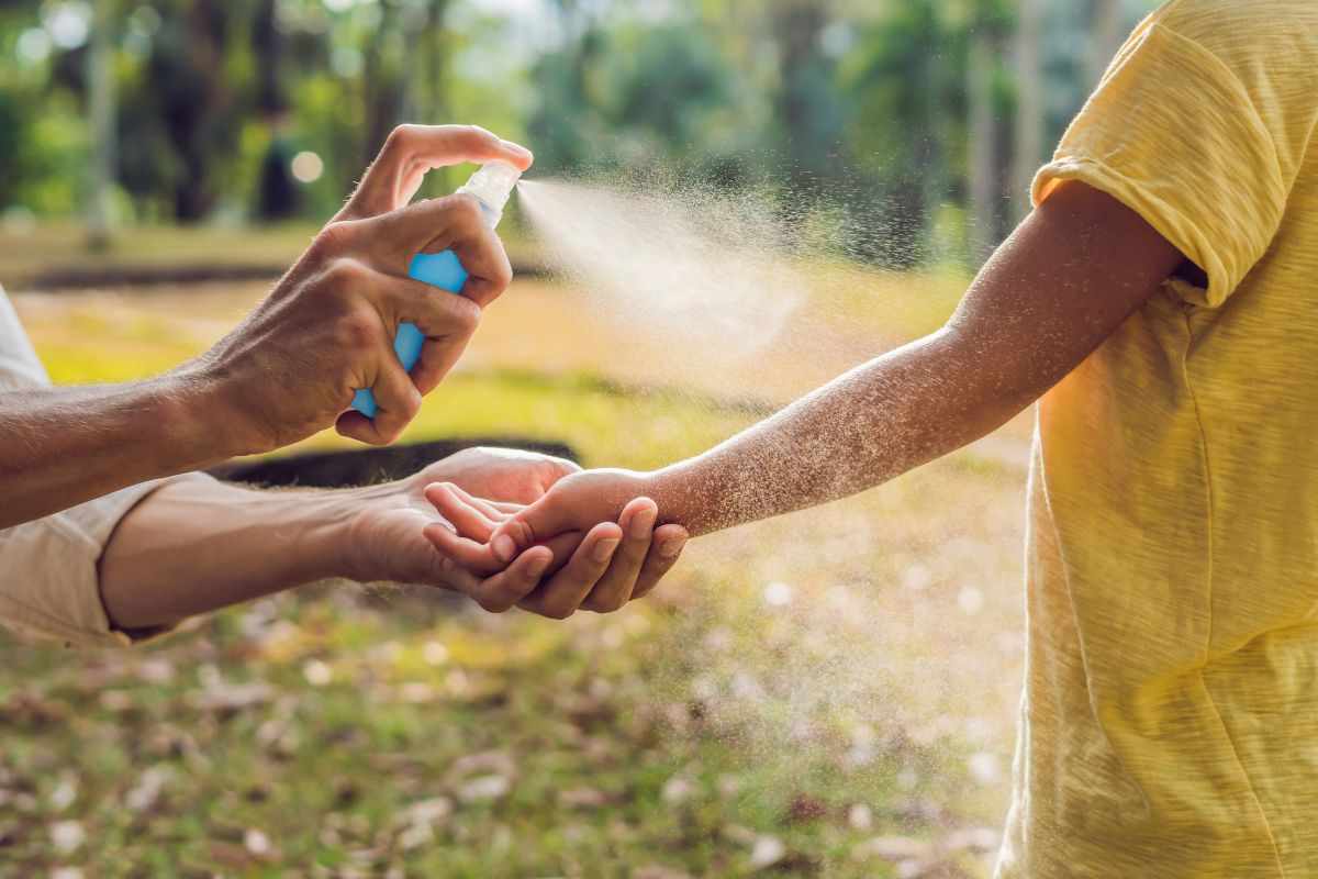 repellenti anti-zanzare bambini: secondo Altroconsumo solo 1 è il miglore