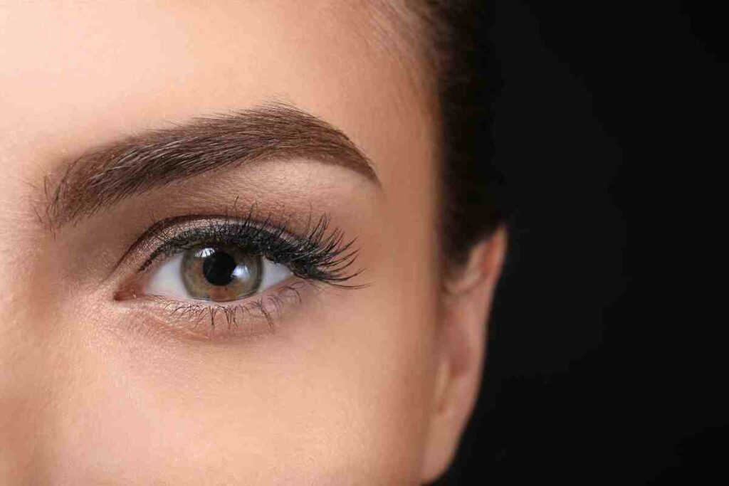 sopracciglia perfette: il metodo delle estetiste da fare a casa