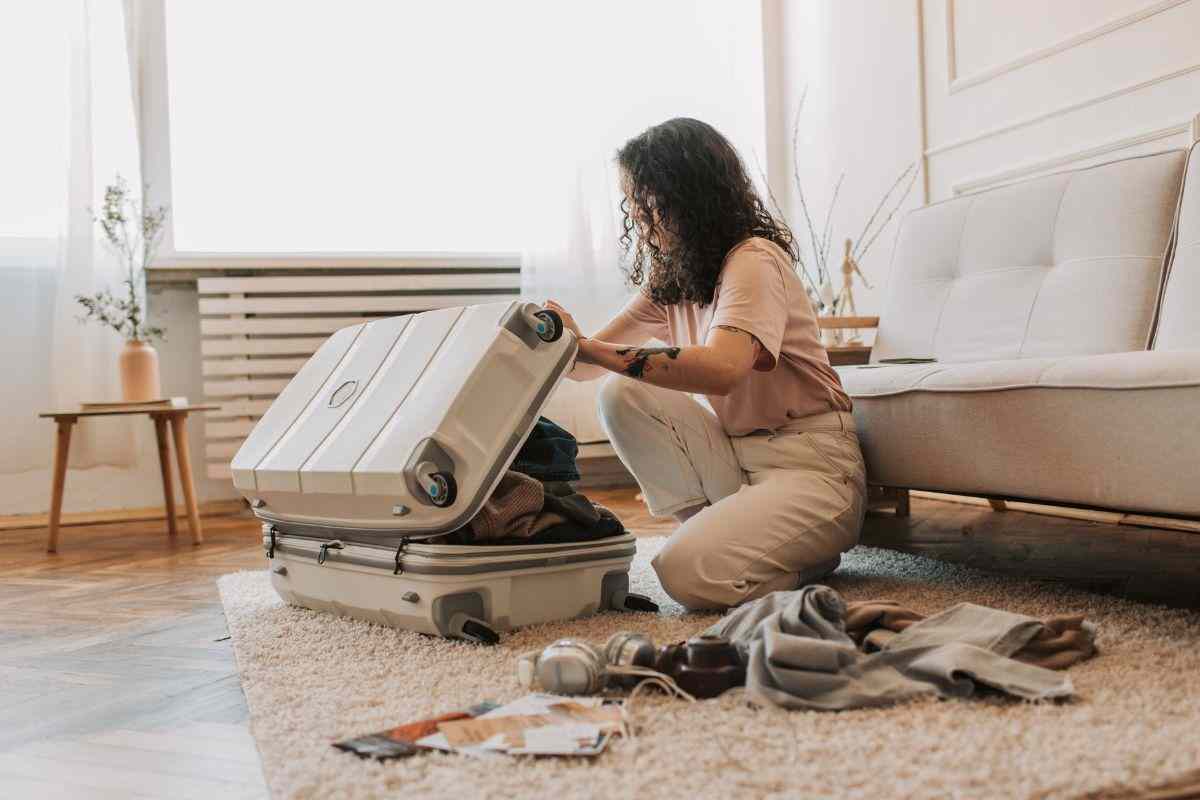 bagagli: scopri dove li devi mettere quando sei in hotel