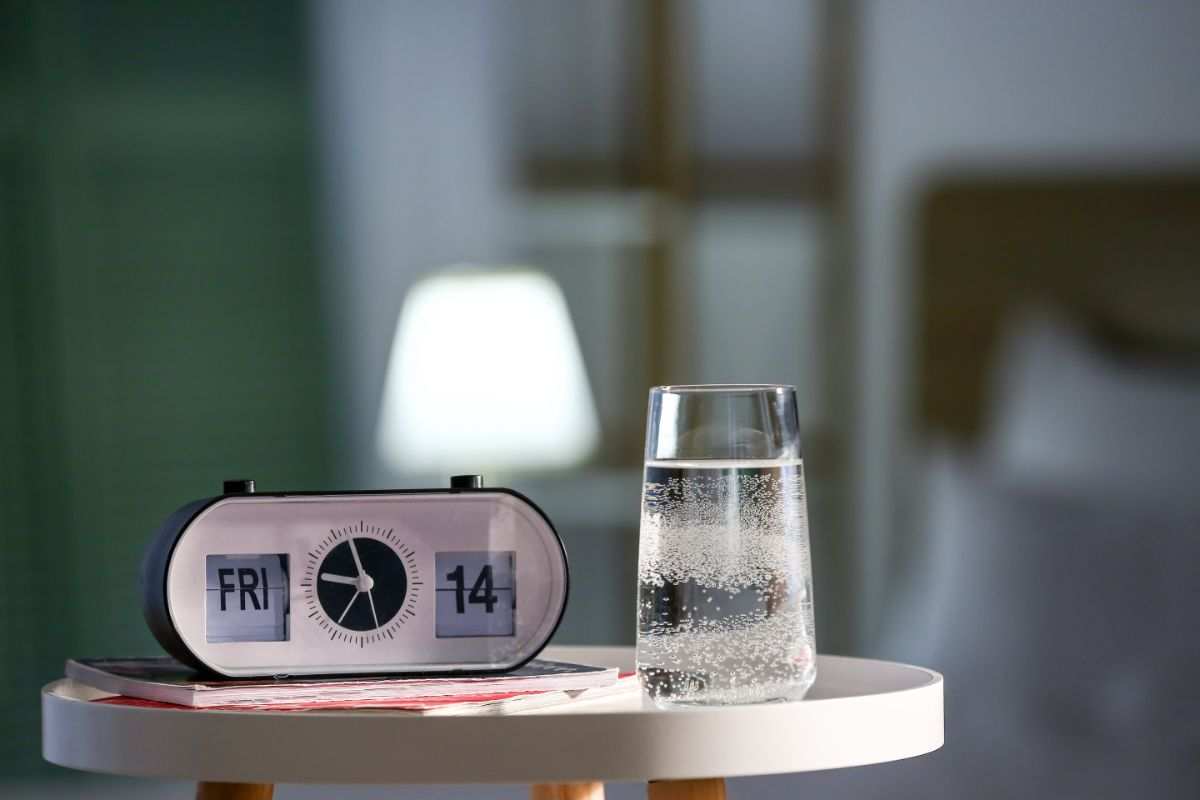Mettere un bicchiere d'acqua sul comodino è pericoloso?