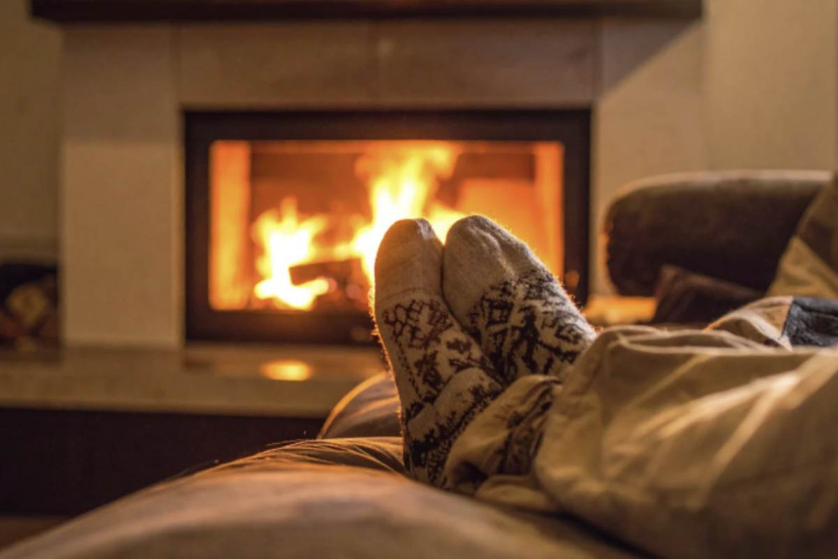 Oltre a scegliere calzini di qualità e della giusta misura, gli esperti raccomandano di mantenere la temperatura della camera da letto