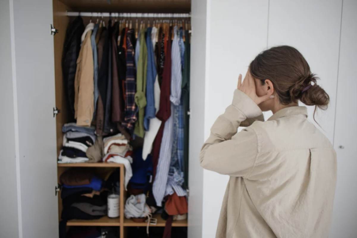 Come ordinare i vestiti nell'armadio