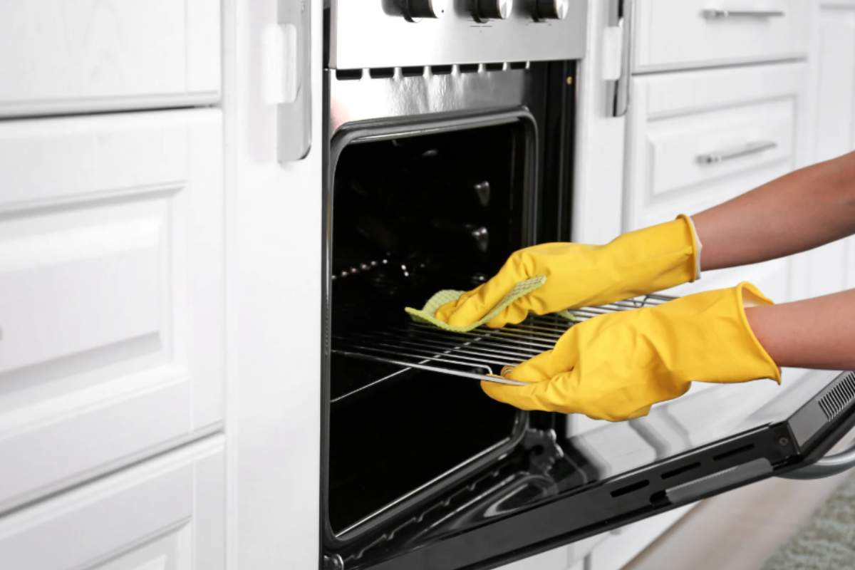 Pulire il forno con rimedi naturali