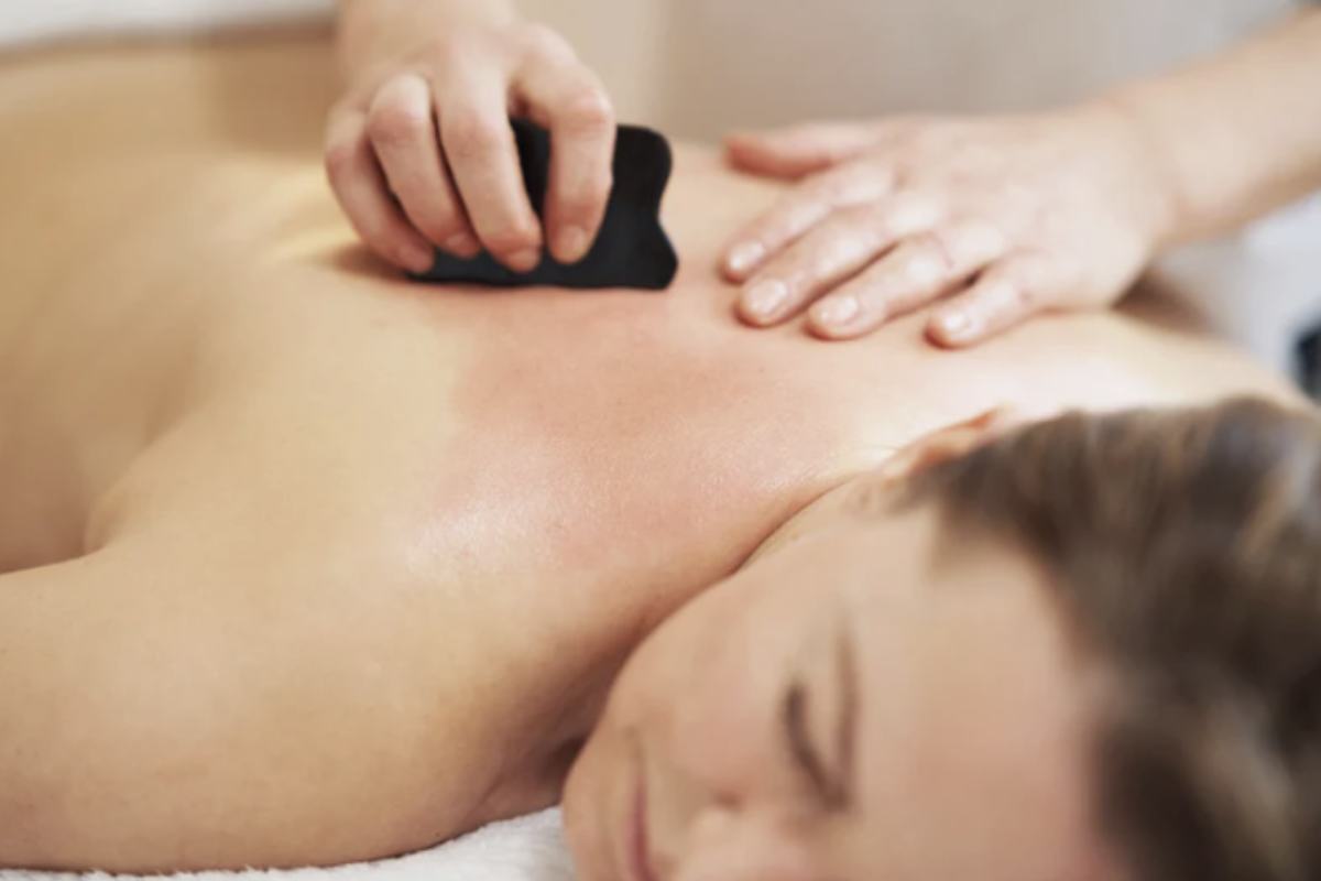 Il Gua Sha è disponibile in diverse pietre, ciascuna con proprietà specifiche, riconosciute anche dalla cristalloterapia,