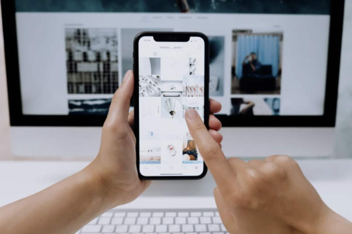 Nonostante gli store ufficiali abbiano inasprito i controlli, alcune app spyware circolano ancora al di fuori di canali ufficiali o su dispositivi modificati.